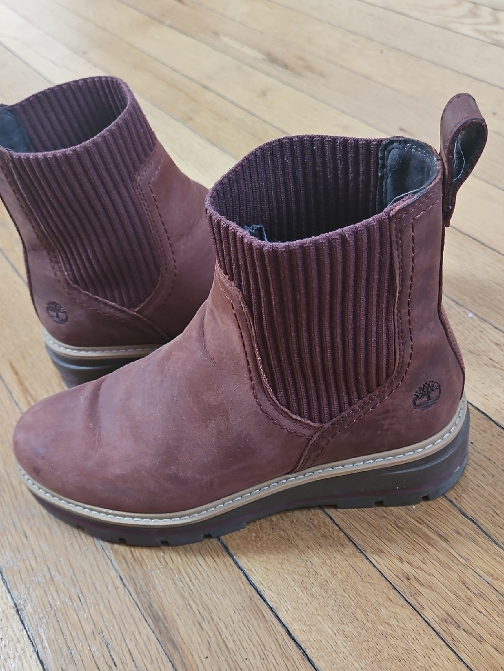 Timberland Chestnut Ribbed Chelsea Boot...super Comfortable With A Bit Of Height